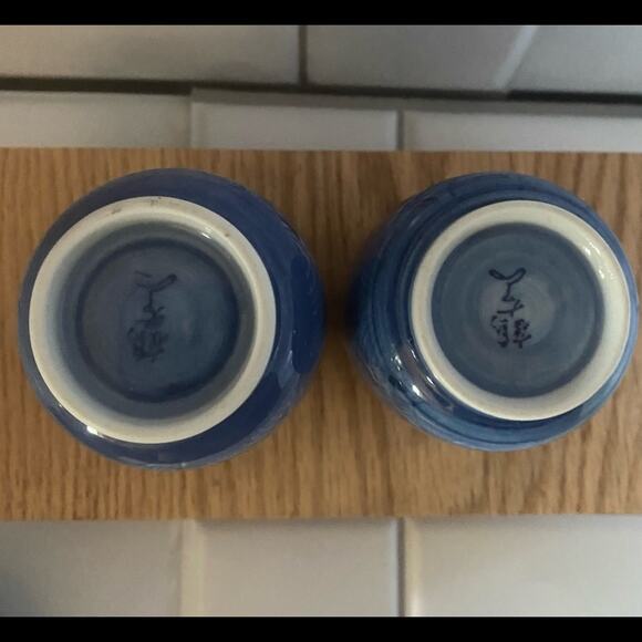 Small Asian Blue Floral White Reeds Single serving teapot two matching cups - Picture 5 of 6